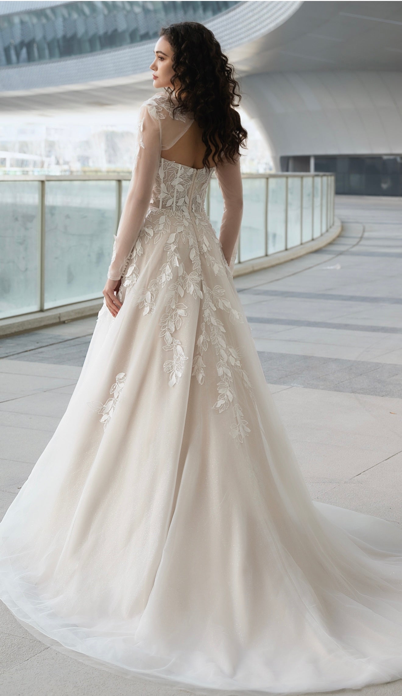 Sweetheart Lace Appliqué Wedding Gown with High-Slit A-Line Skirt CMM2014