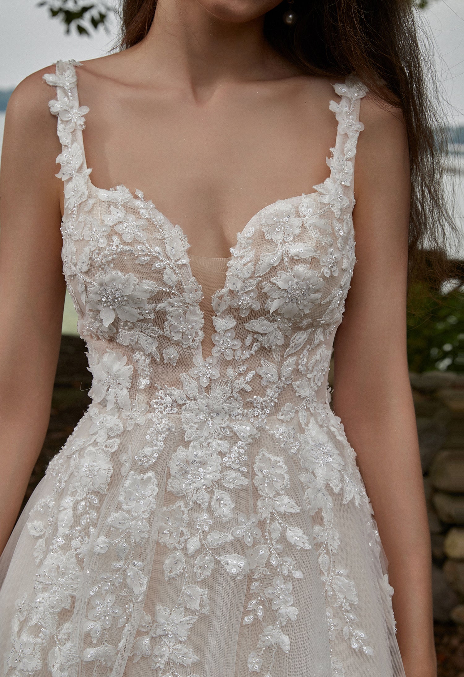 Appliques Tulle V-Neck Straps And Grace Wedding Dress CMM2004
