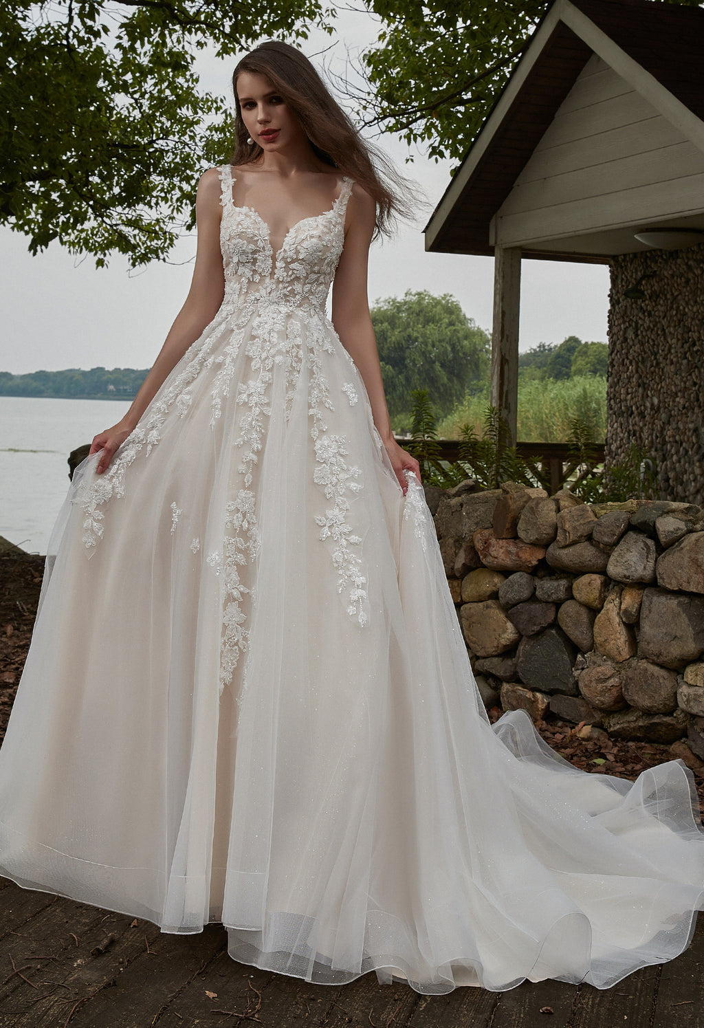 Appliques Tulle V-Neck Straps And Grace Wedding Dress CMM2004