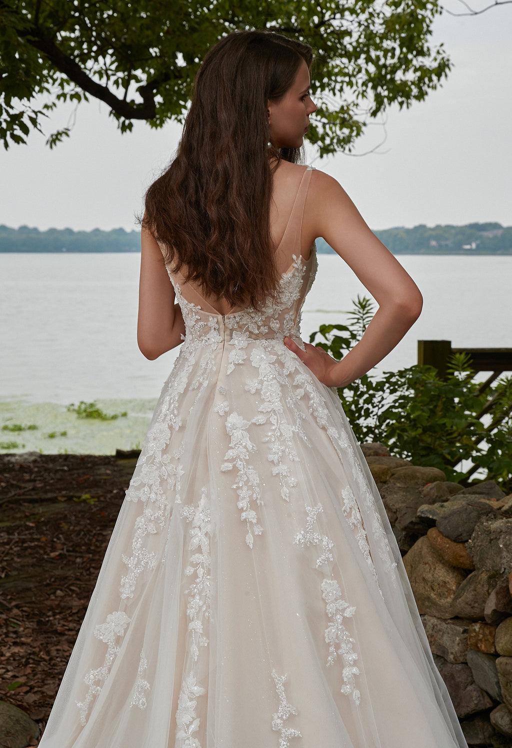 Appliques Tulle V-Neck Straps And Grace Wedding Dress CMM2004