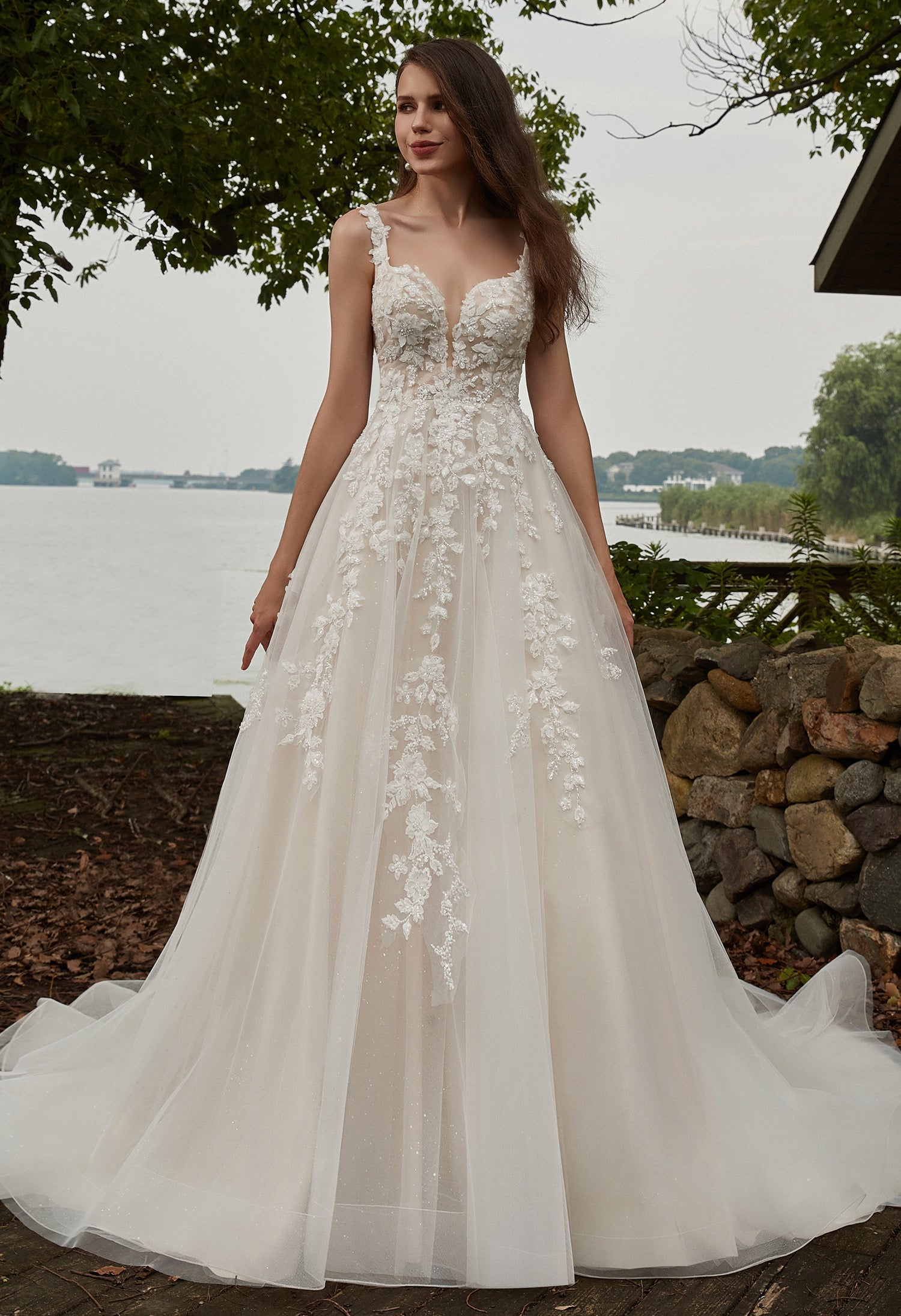 Appliques Tulle V-Neck Straps And Grace Wedding Dress CMM2004