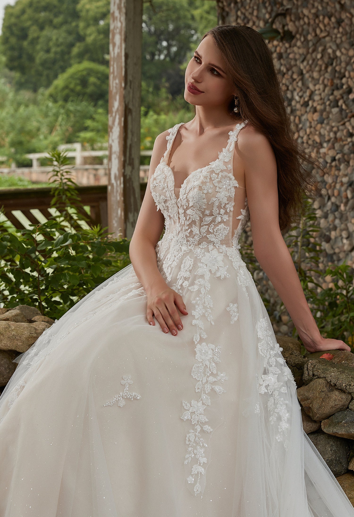 Appliques Tulle V-Neck Straps And Grace Wedding Dress CMM2004