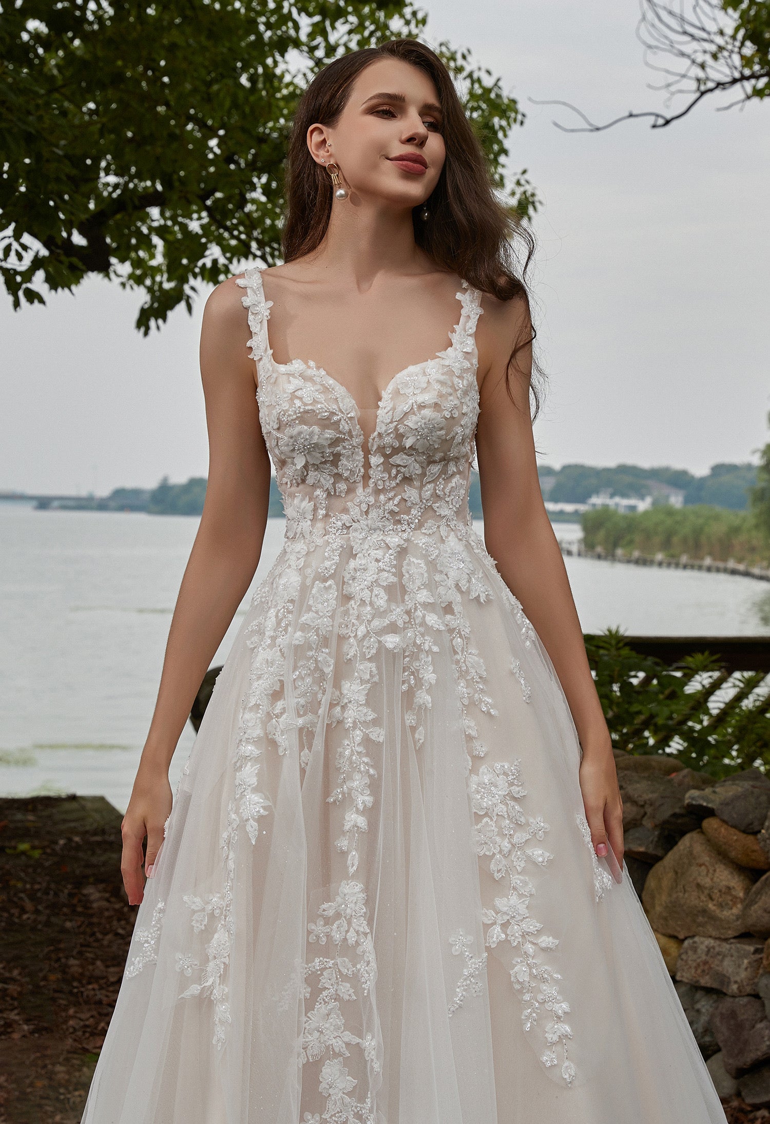 Appliques Tulle V-Neck Straps And Grace Wedding Dress CMM2004