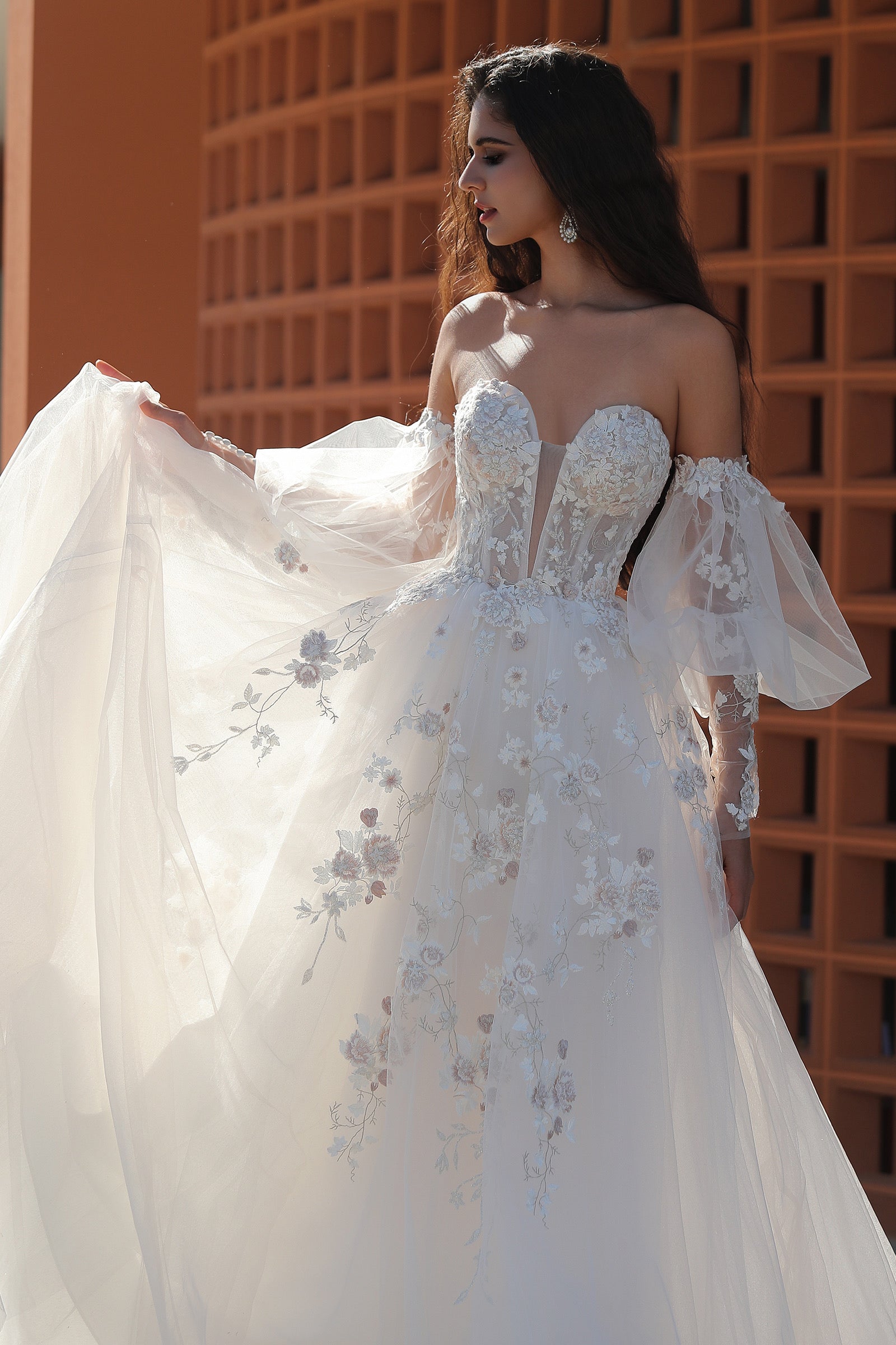 Romantic Sweetheart Wedding Gown With Puffed Sleeves And Delicate Embroidery CMM2021