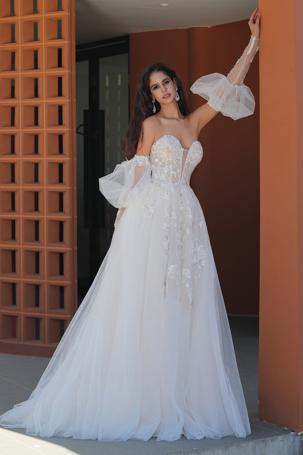 Romantic Sweetheart Wedding Gown With Puffed Sleeves And Delicate Embroidery CMM2021