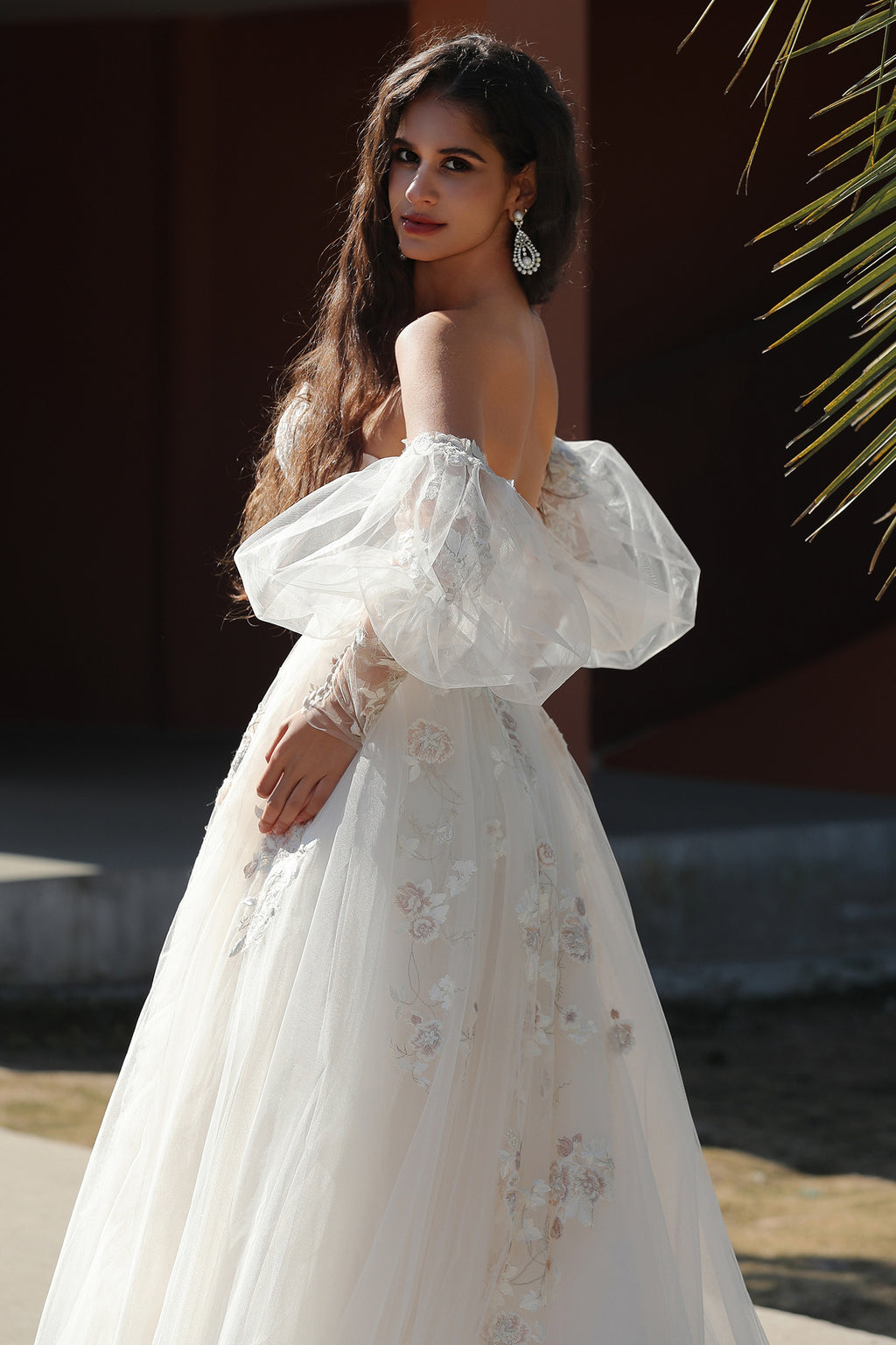 Romantic Sweetheart Wedding Gown With Puffed Sleeves And Delicate Embroidery CMM2021