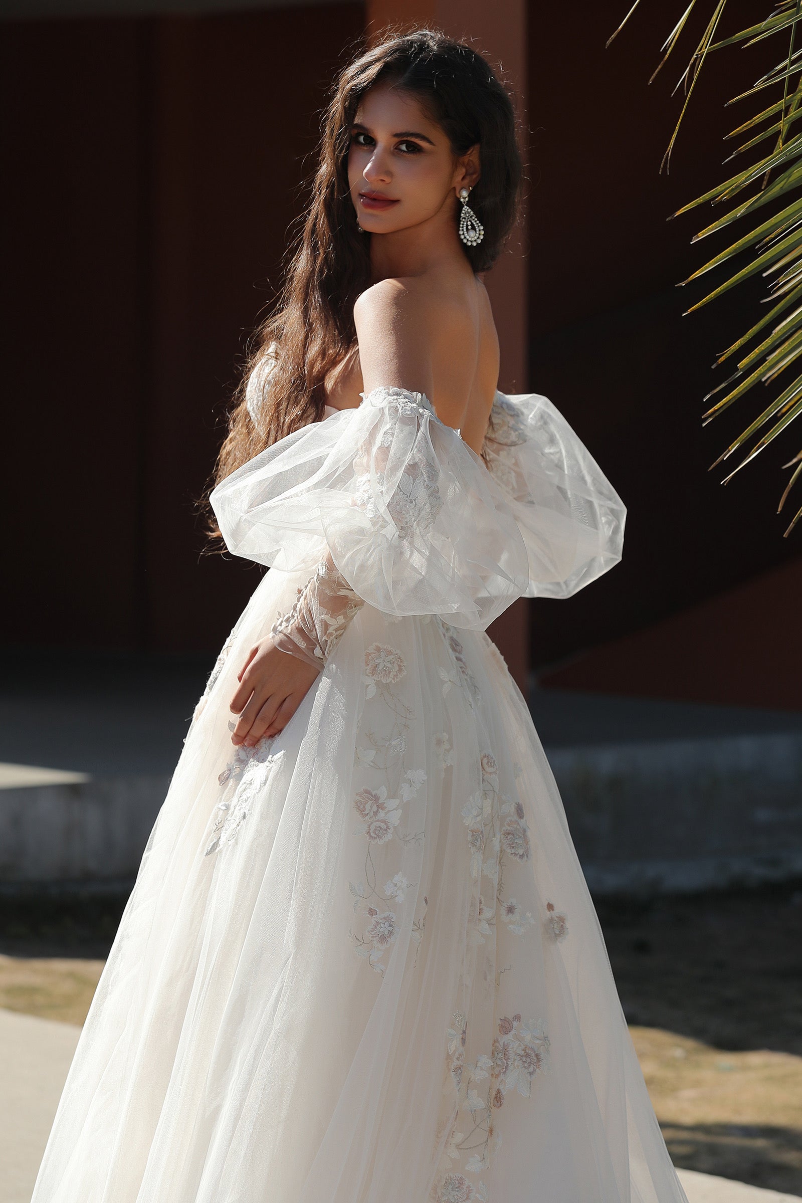 Romantic Sweetheart Wedding Gown With Puffed Sleeves And Delicate Embroidery CMM2021