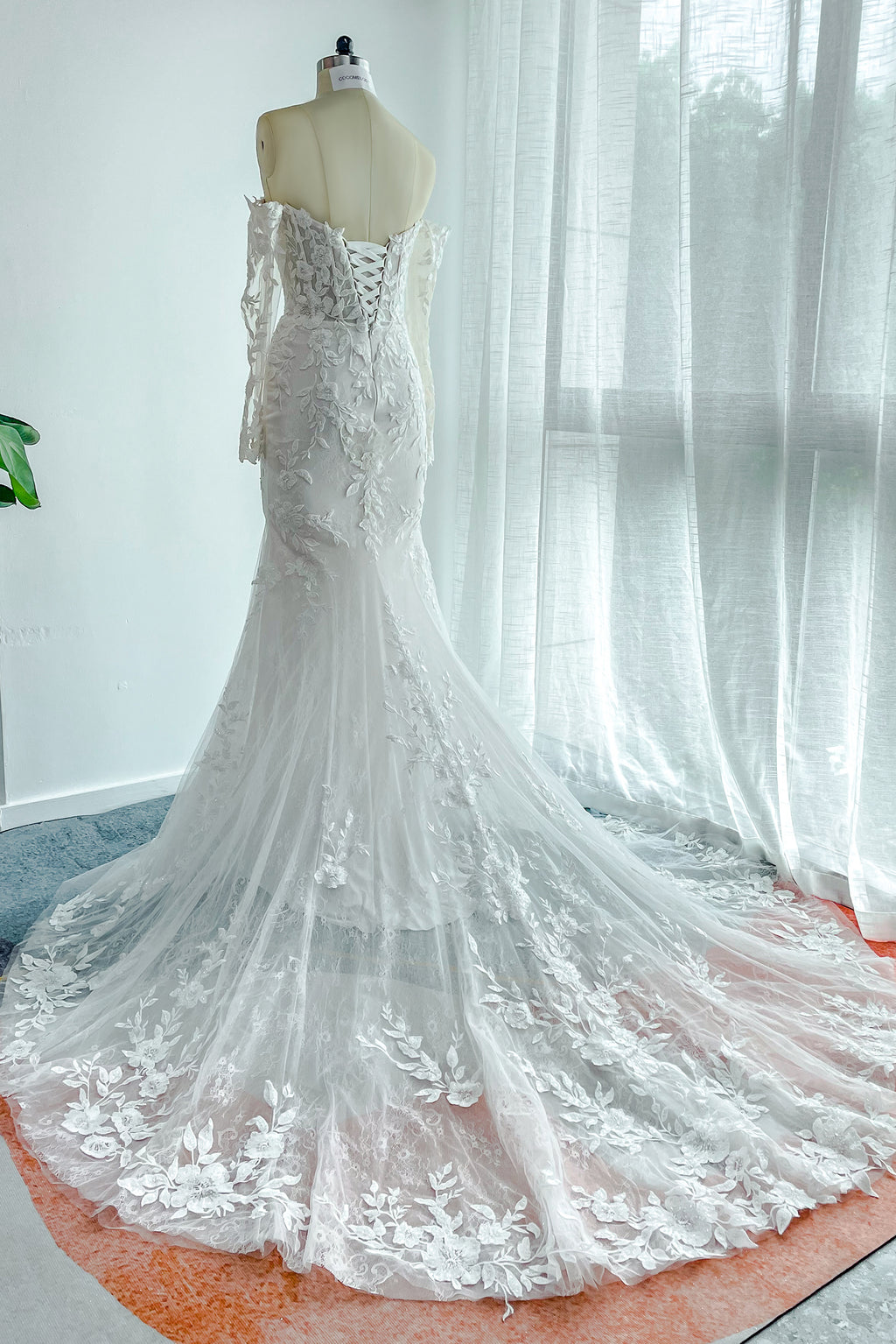 Trumpet-Mermaid Chapel Train Lace Tulle Wedding Dress CW3135