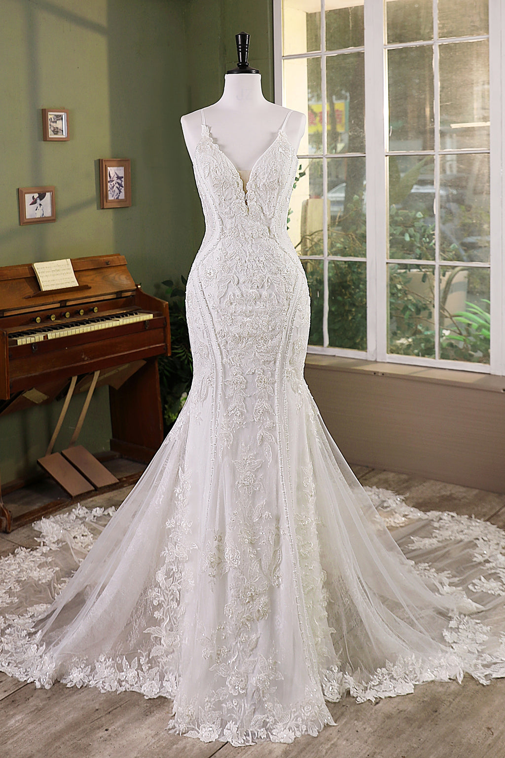 Romantic Mermaid Wedding Dress With Dramatic Lace Train MMF2620