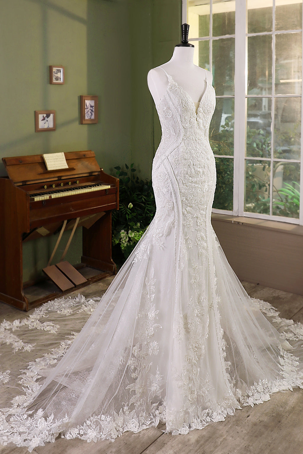 Romantic Mermaid Wedding Dress With Dramatic Lace Train MMF2620