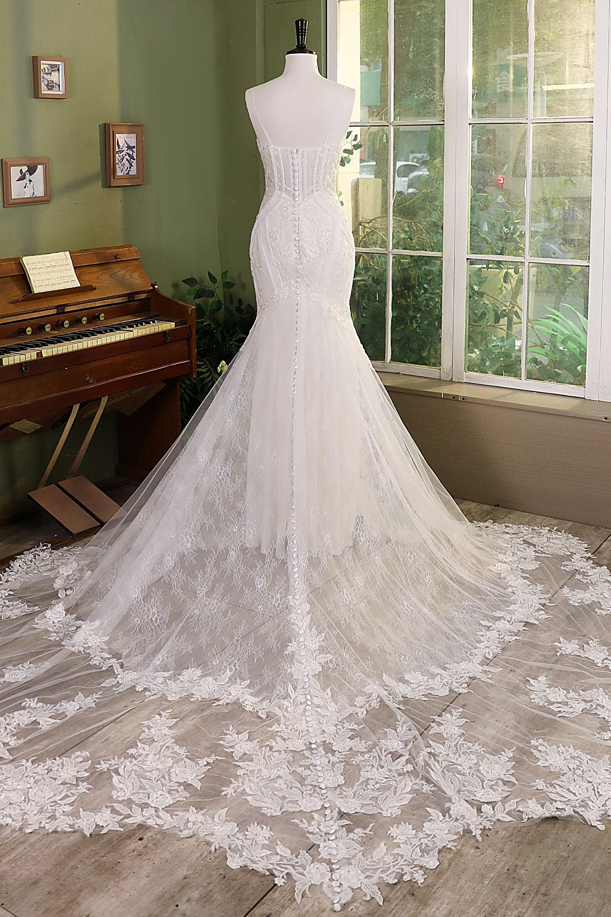 Romantic Mermaid Wedding Dress With Dramatic Lace Train MMF2620